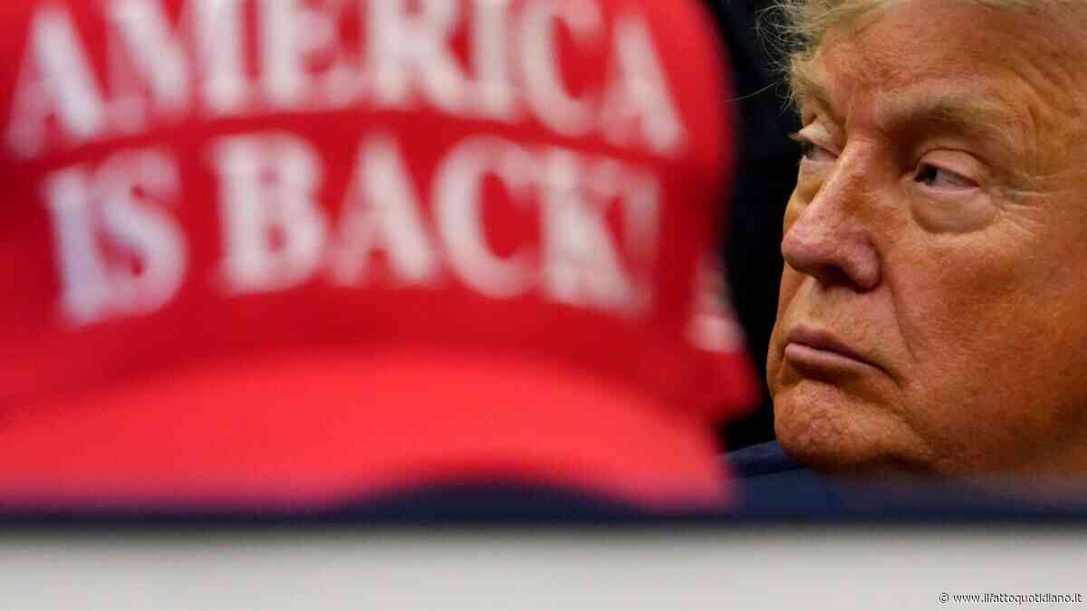 Trump, consensi a picco a tre mesi dal midterm. Dall’Iran ai dazi, la lista dei fallimenti che rendono il capo della Casa Bianca più debole