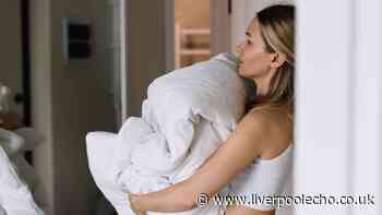 Remove duvet stains without a washing machine or chemicals using simple method