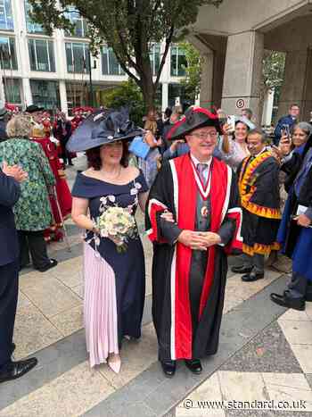 Historic livery wedding procession takes to streets of central London