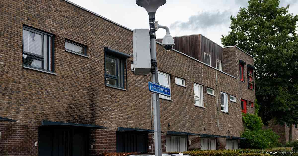Steen op slaapkamerraam, twee dagen later ontploffing bij huis: burgemeester hangt camera’s op