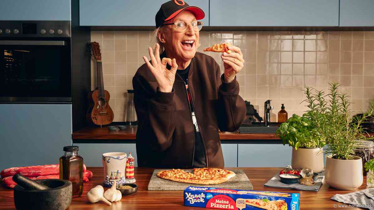 Zum Goldenen Hirschen: Otto, Dagi Bee und Célo &amp; Abdi werben für Knack &amp; Back-Pizzateig