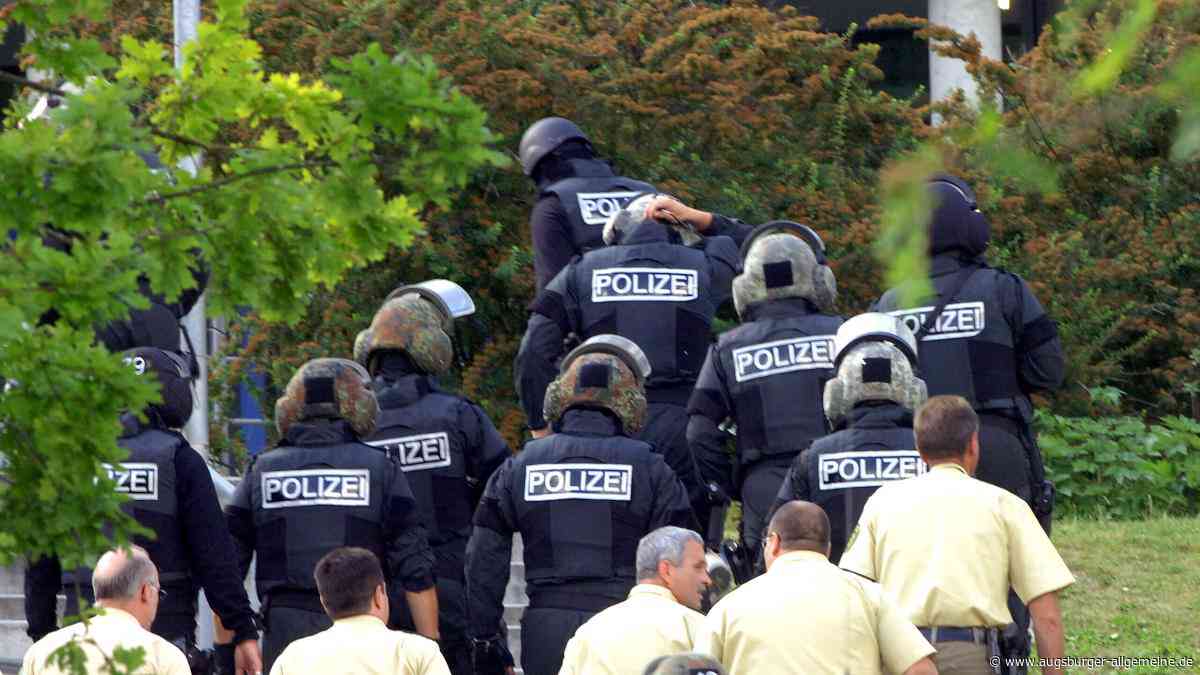 Spektakuläre Kriminalfälle: Mann erschießt Eltern und Großmutter – dann nimmt er Zyankali