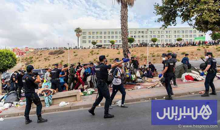 أزمة المهاجرين تشعل التوتر في سبتة .. رصاص تحذيري وإخلاء مخيم عشوائي