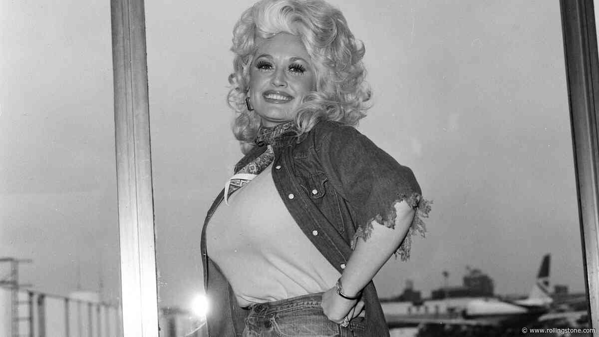 Dolly Parton, Who Hated Flying, Is Getting an Airport Named After Her. She’d Have Liked the Joke