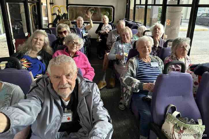 ‘Nothing like being home’: Evacuated Summerland seniors return from Osoyoos