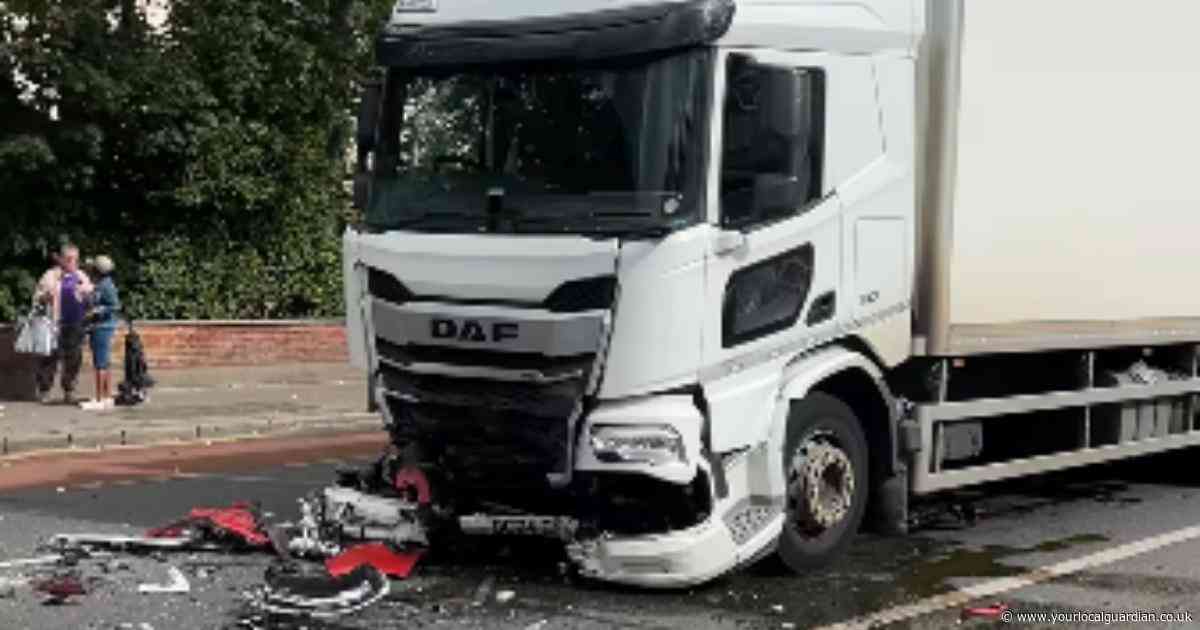 RECAP after car and lorry crash CLOSES major Croydon road