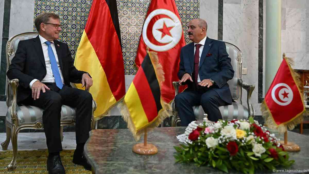 Wadephul in Tunesien und Algerien: Mehr Stabilität - für weniger Migration