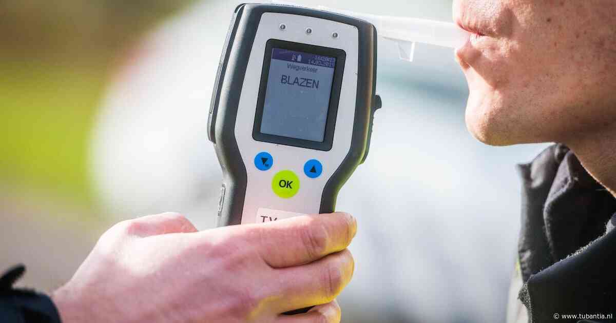 Politie neemt rijbewijs af van Haaksbergenaar, nadat hij slingerend over de weg gaat