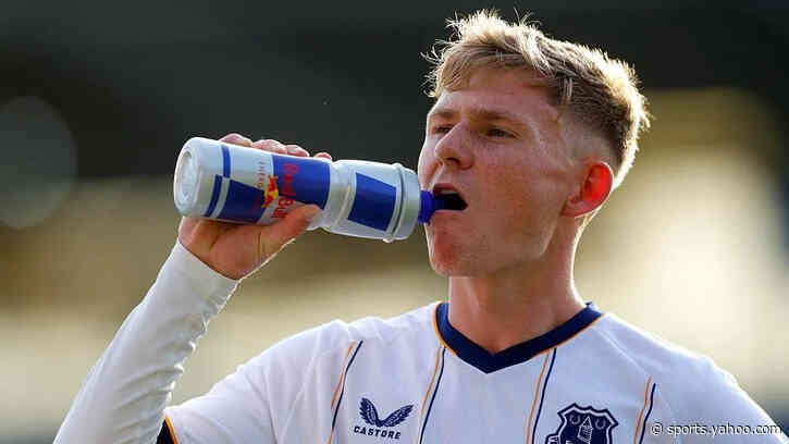 Catesby joins Accrington on loan from Everton