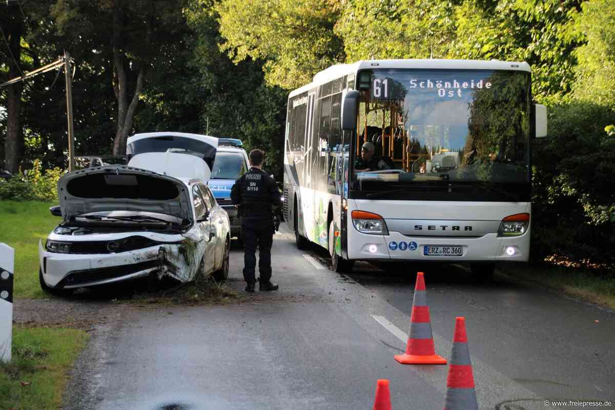 Opel landet im Seitengraben: S 278 bei Schönheide gesperrt