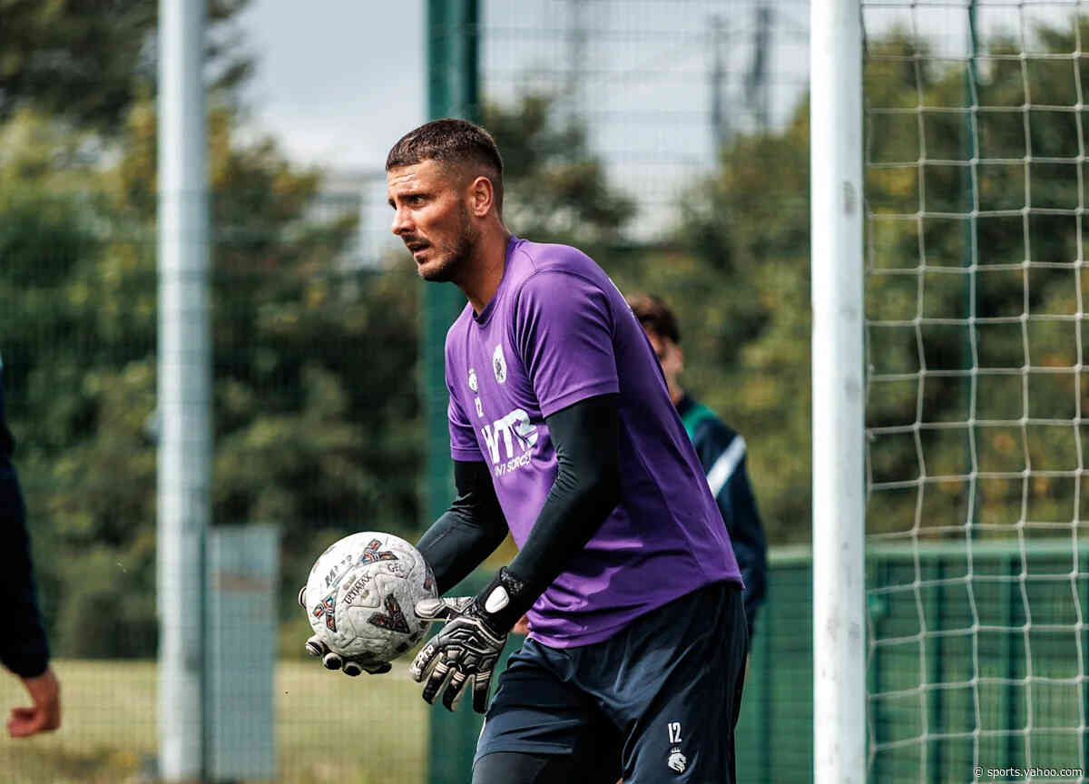 🎥 Goalkeeper scores from his own area in 🏴󠁧󠁢󠁥󠁮󠁧󠁿; watch