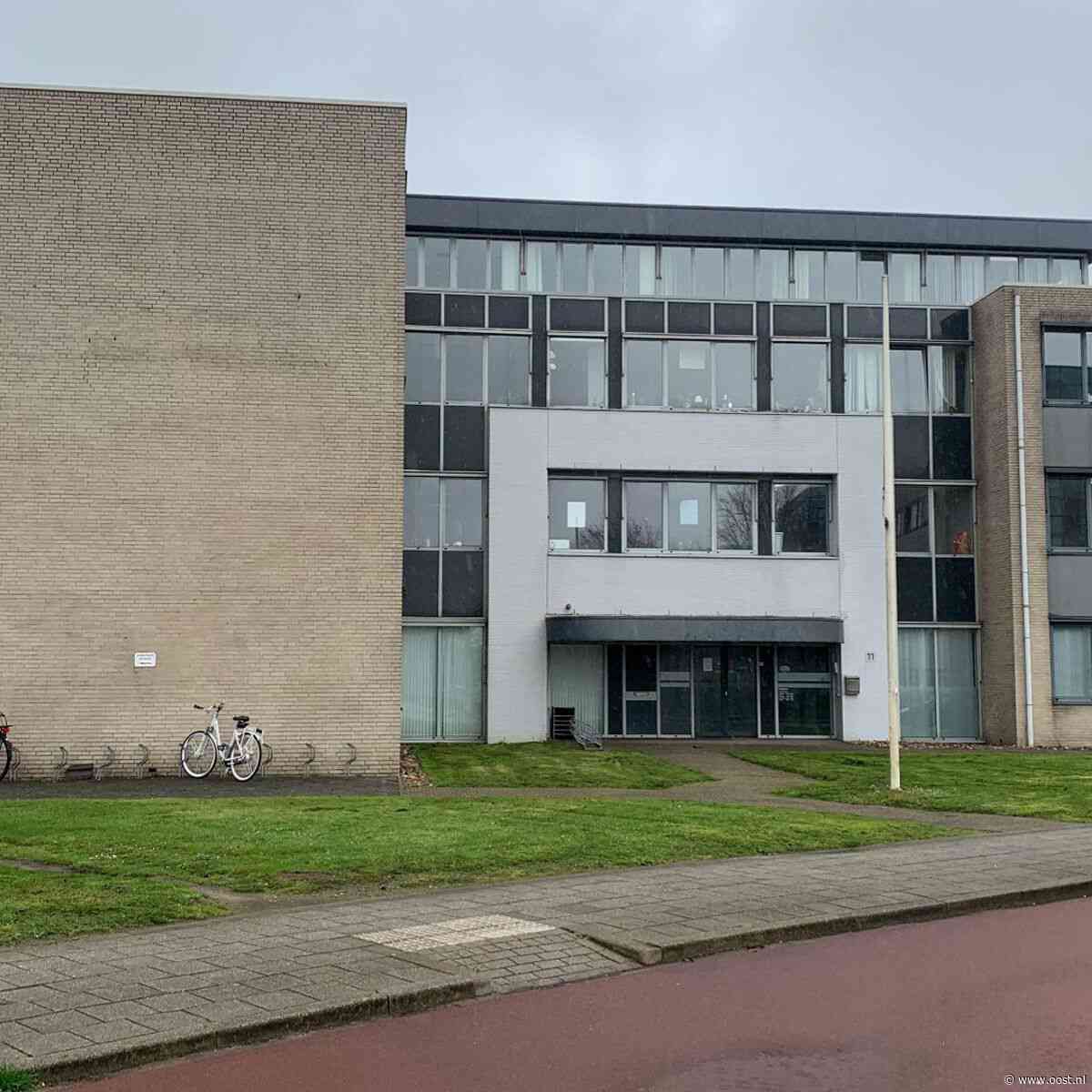 Na bijna 3 jaar moeten bewoners gekraakt kantoorpand Zwolle definitief weg