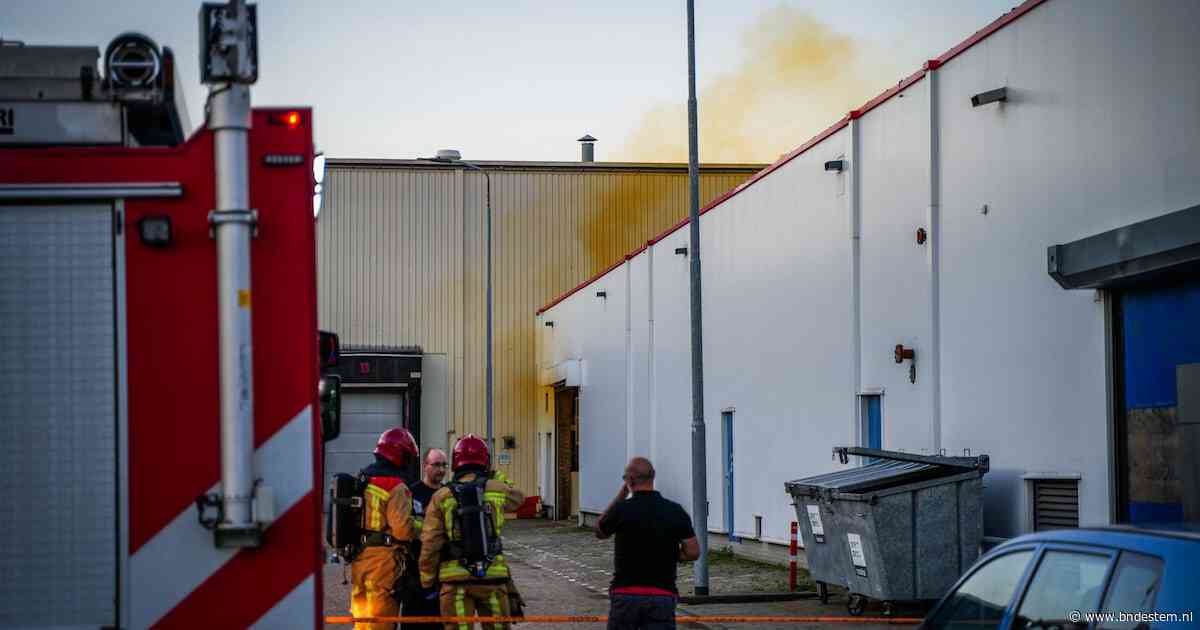 Giftige gele rookwolken bij incident bij bedrijf in Eindhoven: ijzeren balk belandt in bad met salpeterzuur