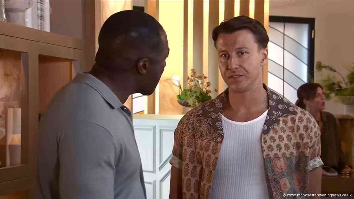 Coronation Street fans distracted by character's return after actor seen on holiday with co-stars