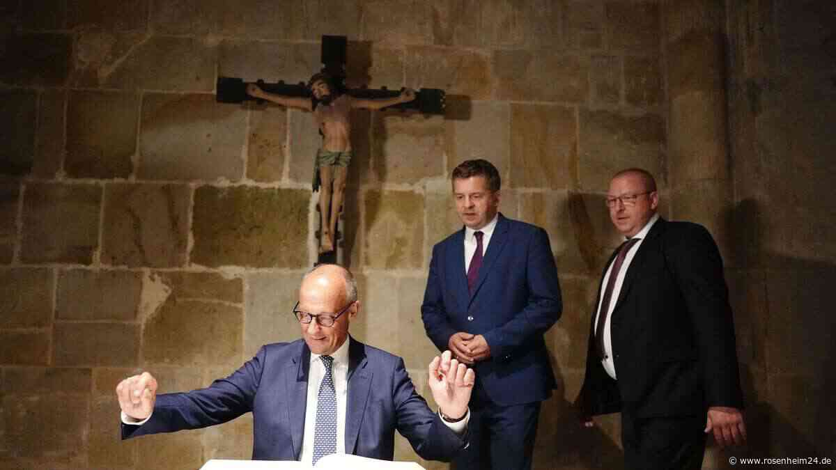 Fischbrötchen, Pfiffe und eine Warnung – Merz im Wahlkampf