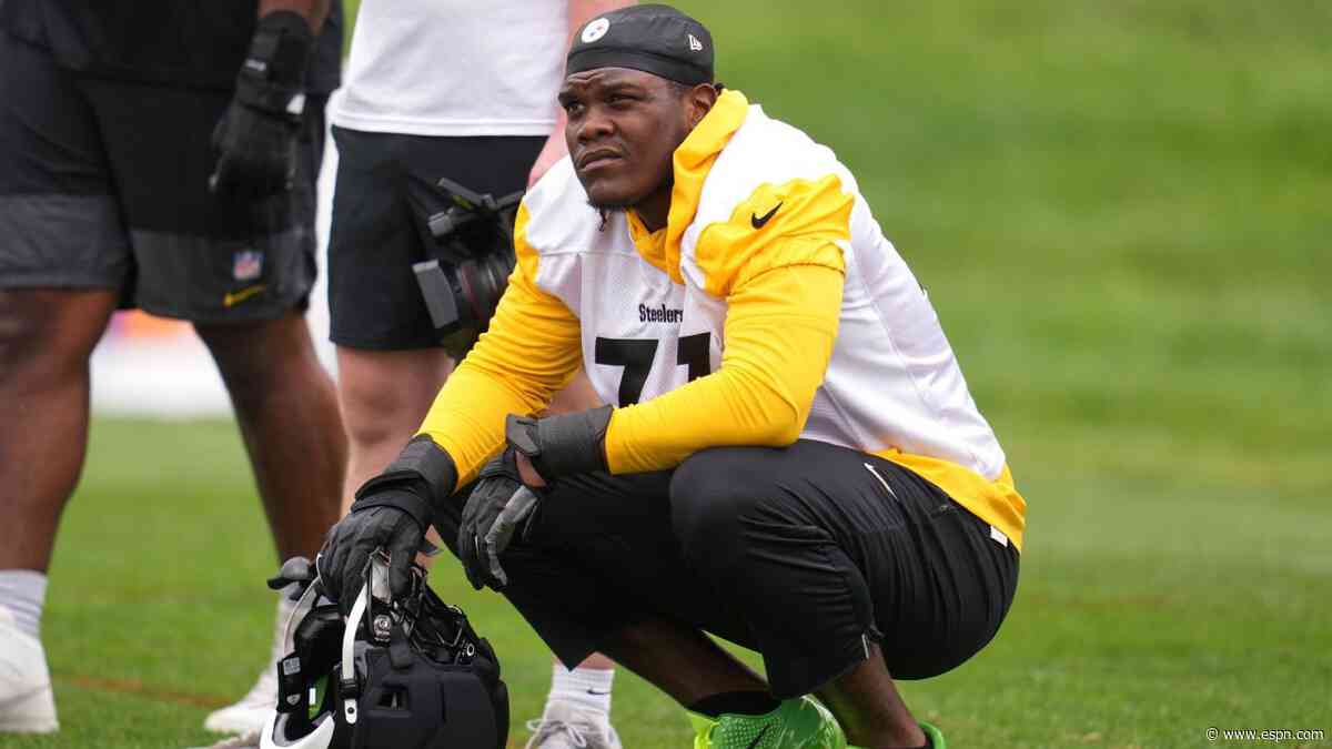 Newly acquired Jones to vie for Cowboys' RT job