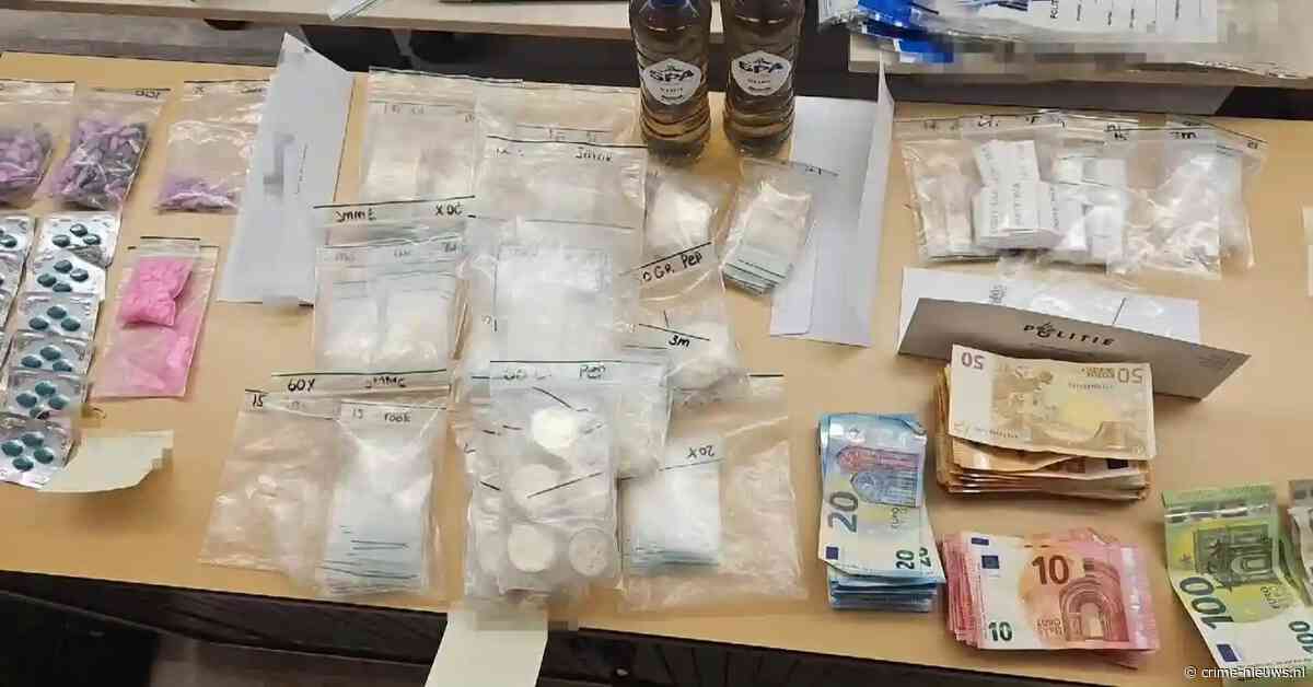 Drugsdealer vlucht voor politie en duikt water Ringvaart in na achtervolging