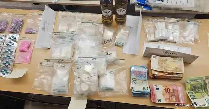 Drugsdealer vlucht voor politie en duikt water Ringvaart in na achtervolging