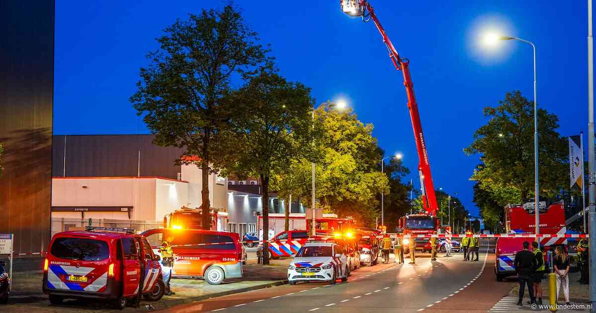 Gele dampen nadat balk in salpeterzuur valt in Eindhoven, speciaal team arriveert met zeven wagens