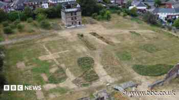 Dry weather reveals medieval hunting lodge remains