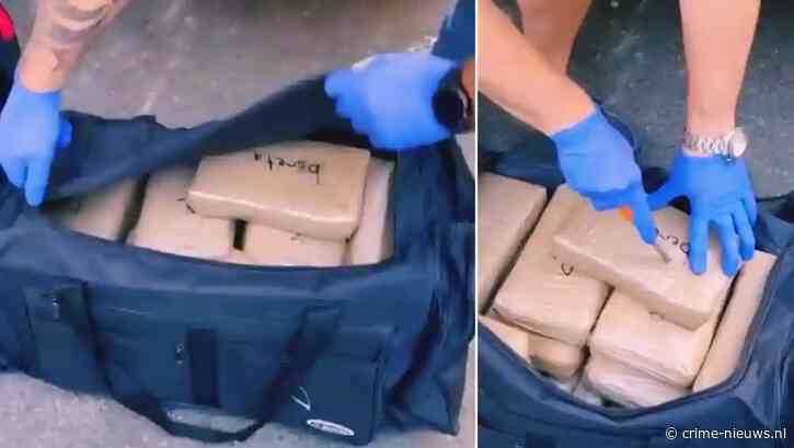 Bestuurder laat busje met honderden kilo’s cocaïne achter tijdens controle en vlucht
