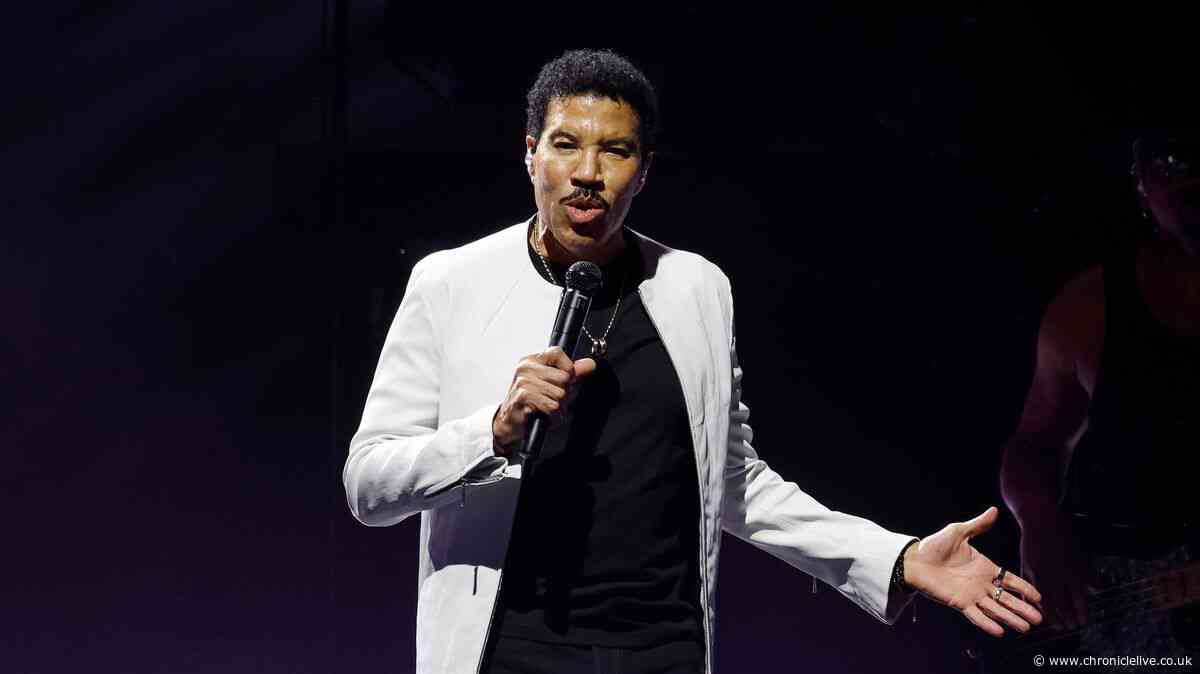 Lionel Richie rushed to hospital after health scare on stage