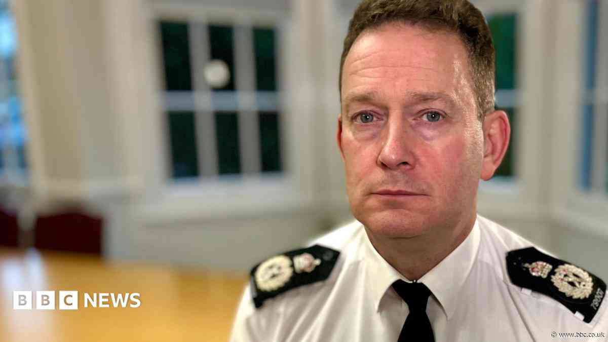 Departing police boss warns PM against cuts