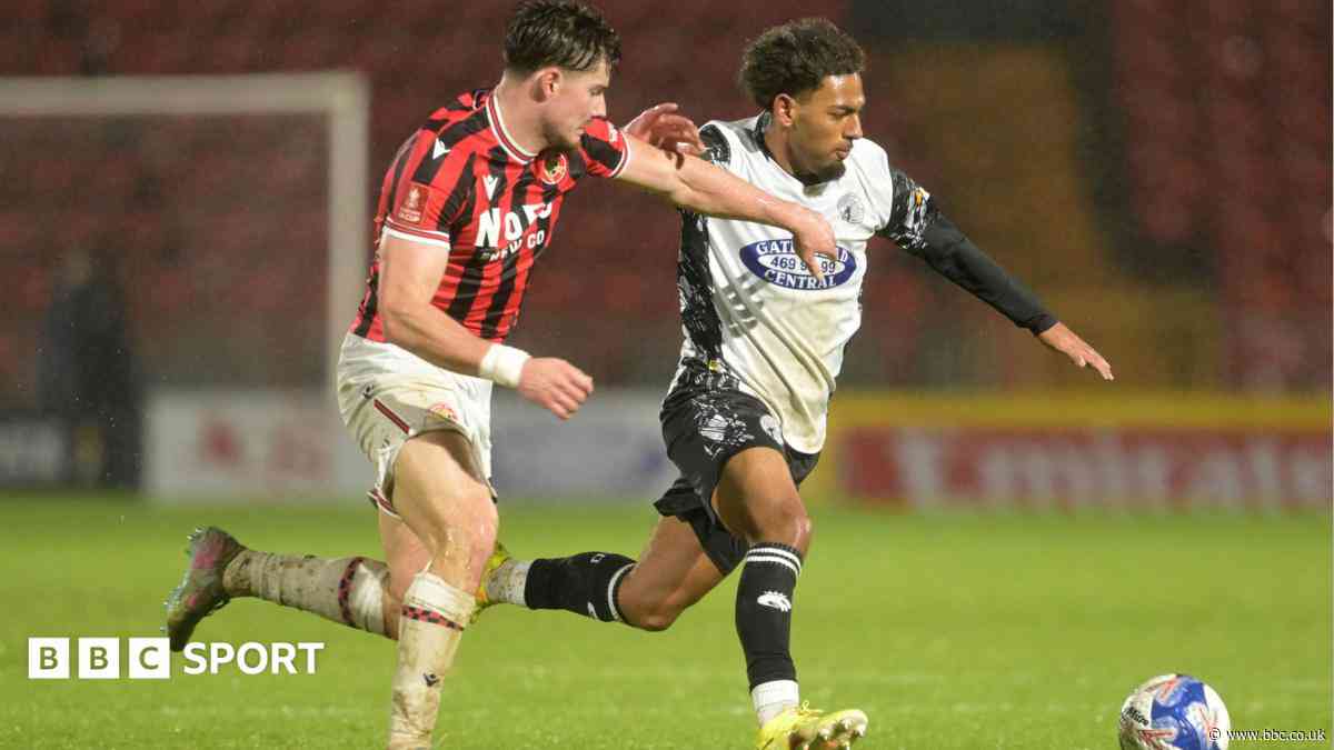 Newton joins Wealdstone on loan from Gateshead
