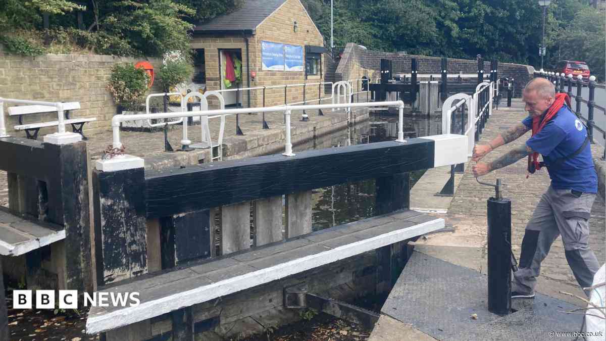 Volunteers wanted for UK's deepest canal lock