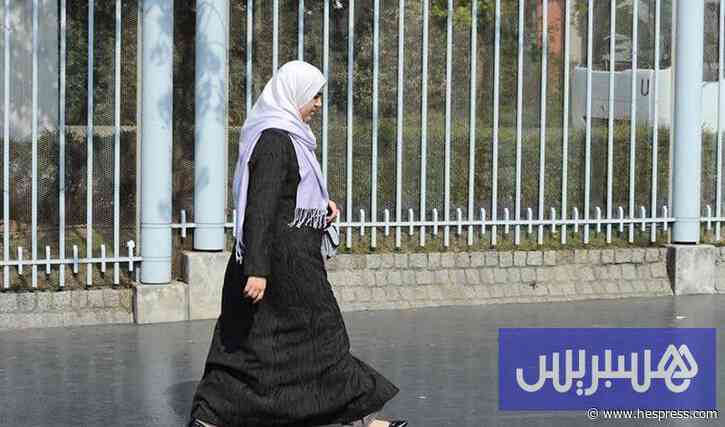 الحجاب يعود إلى "سباق قصر الإليزيه".. "حظر عام" 