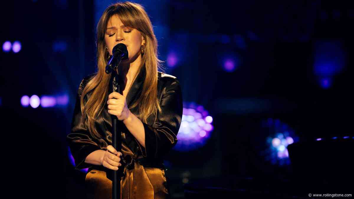 Watch Kelly Clarkson’s Sensational Cover of ‘Golden’ on Final Show