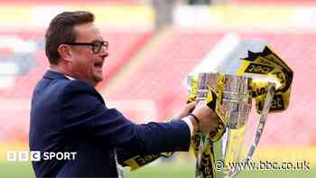 Oxford chief executive Williams steps down