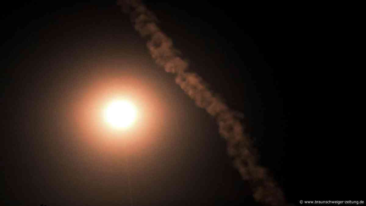 Russland greift zu Beginn des neuen Schuljahrs Kiew mit Raketen an