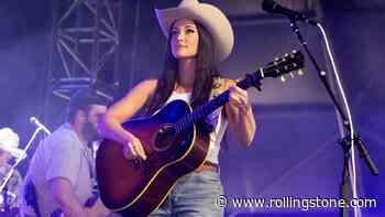 Kacey Musgraves Honors ‘Supernova’ Dolly Parton and Covers ‘9 to 5’