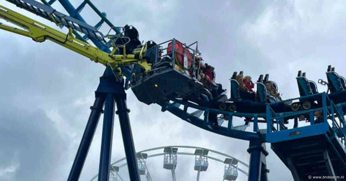 Brandweer bevrijdt Britse pretparkbezoekers na meer dan drie uur uit achtbaan