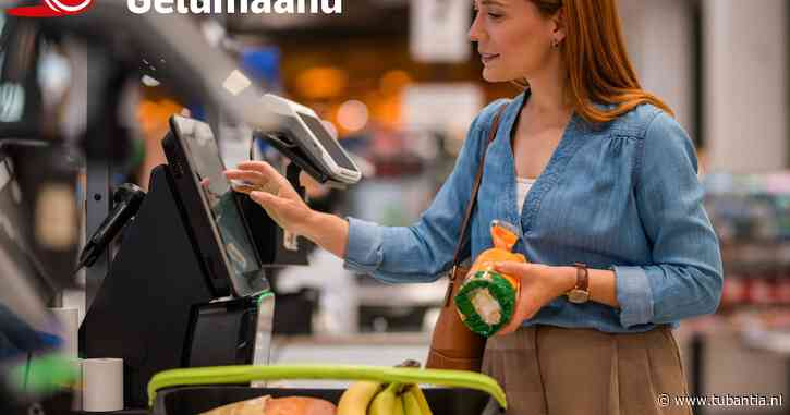 Nederlanders slaan nu vaker aanbiedingen in en laten luxeproducten liggen om boodschappen te kunnen betalen