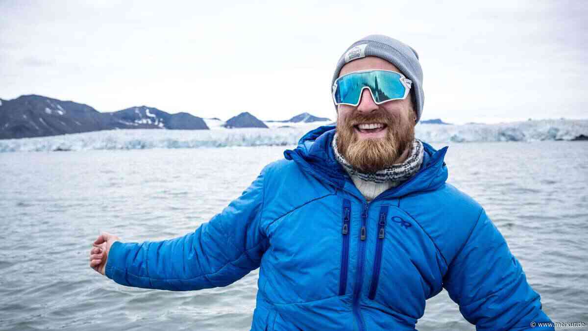 Drei Weltrekorde im Eis: Miesbacher Fotograf begleitet Extrem-Schwimmer auf Spitzbergen