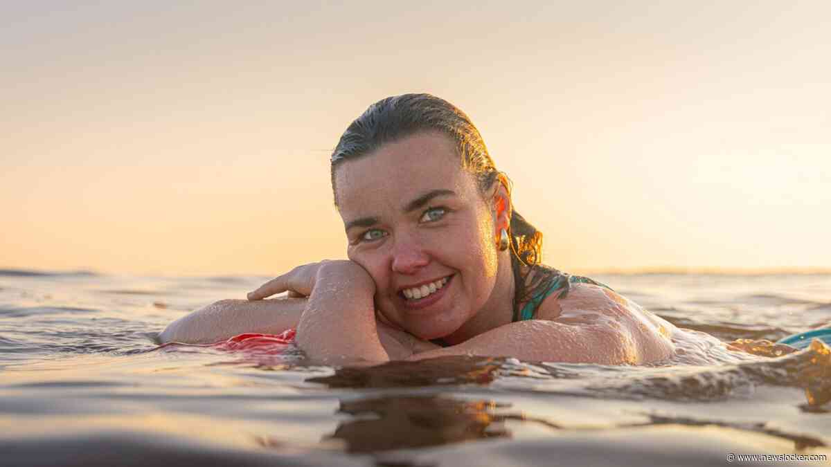 Winnifred (32) zwom van Engeland naar Frankrijk: ’Met een kwal in mijn badpak sprintte ik door’