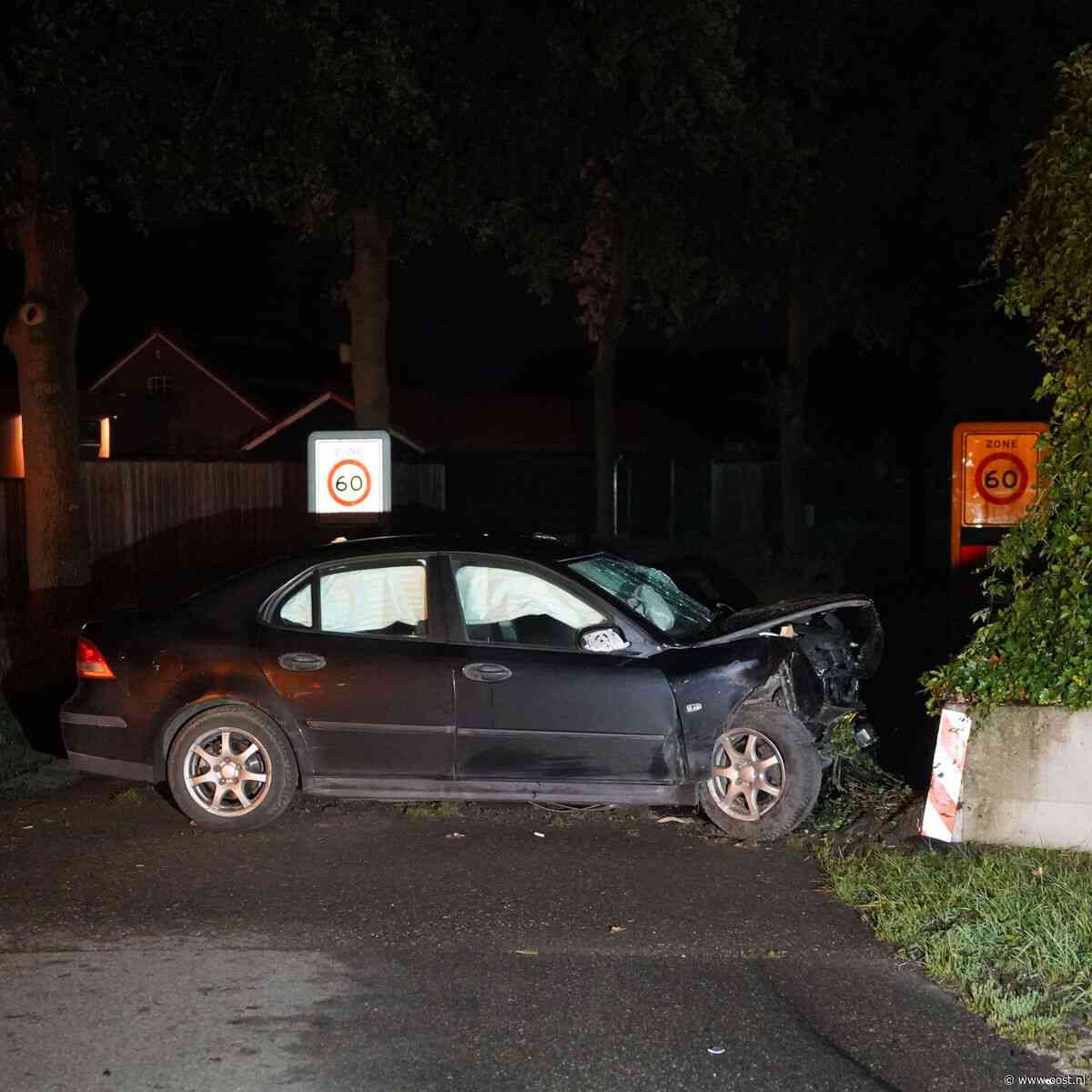 Automobilist overleden na botsing tegen geluidswal bij Hoonhorst