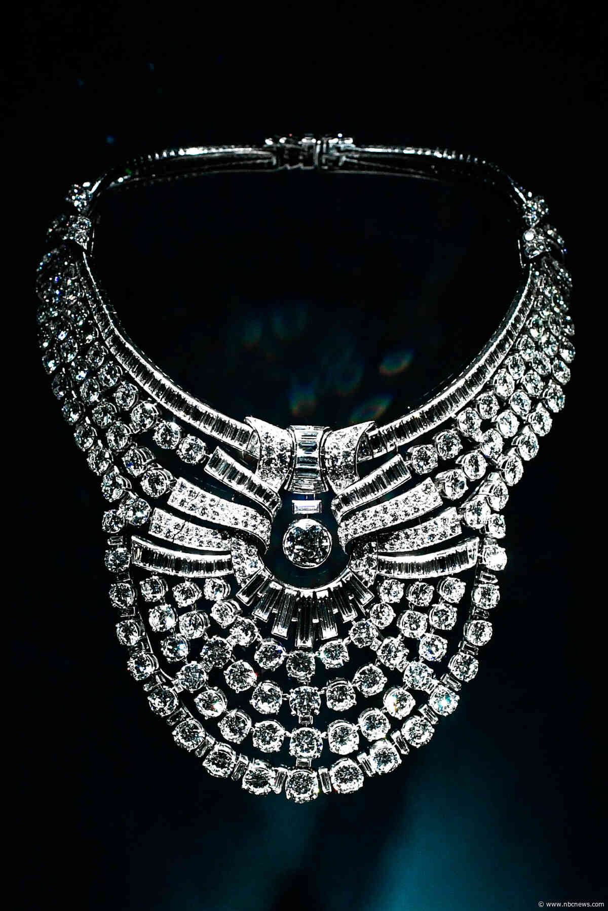 Thieves steal royal necklace from Vienna museum in smash-and-grab heist