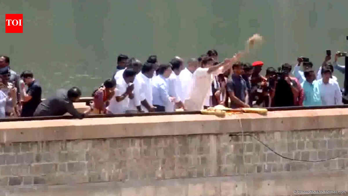 Vijay opens Mettur dam, brings Cauvery water to Tamil Nadu delta farmers