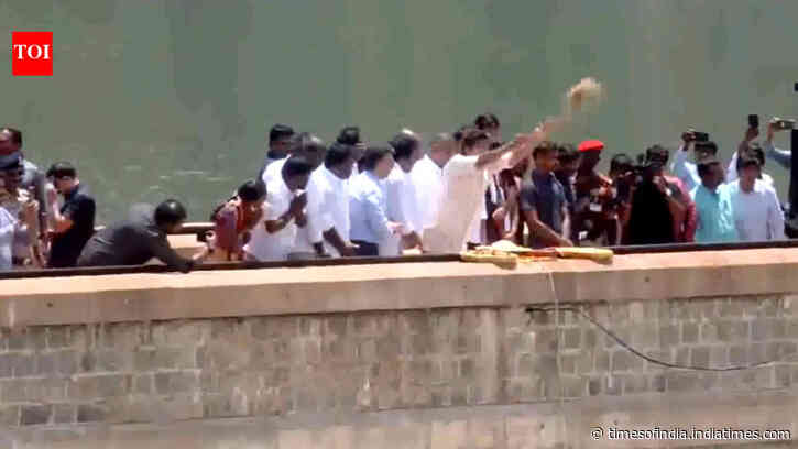 Vijay opens Mettur dam, brings Cauvery water to Tamil Nadu delta farmers