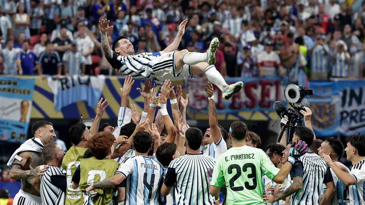 Argentijns elftal bedankt afzwaaiende Messi: 'Je hebt ons in magie laten geloven'