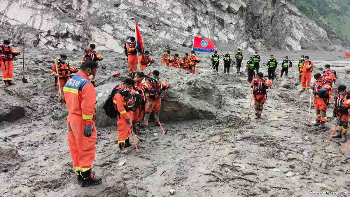 Zahl der Toten nach Sturzflut im Himalaya steigt auf 1.000