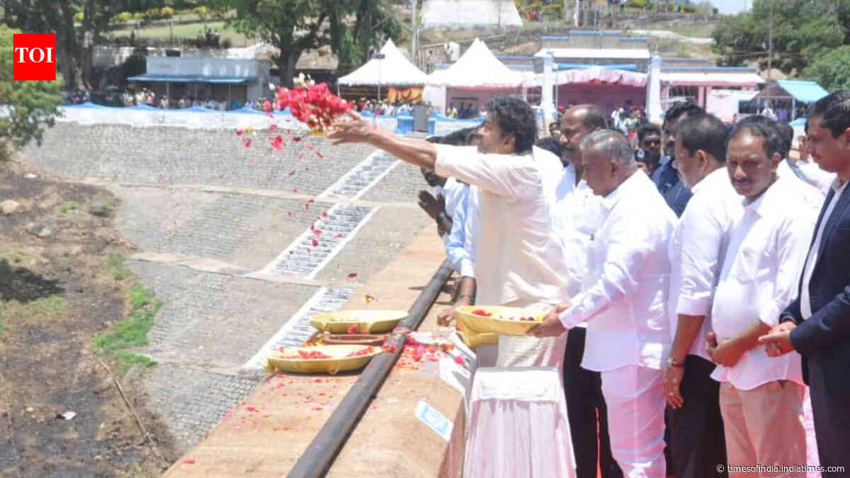 CM Vijay releases Mettur Dam water for delta irrigation