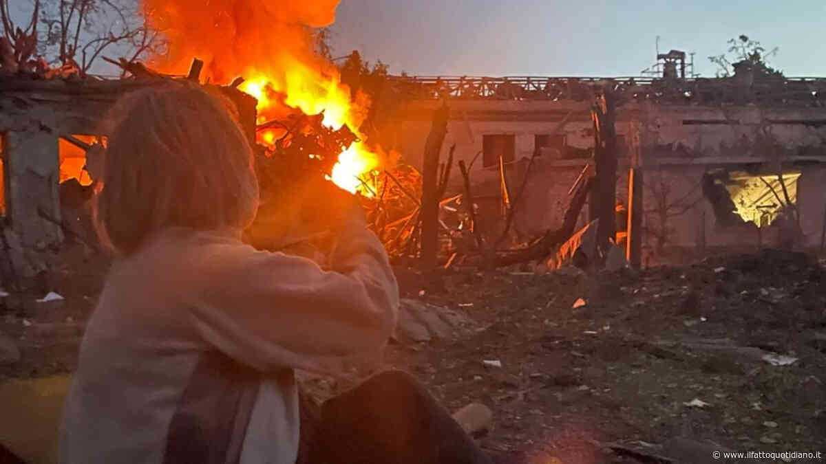 Ucraina, droni violano spazio aereo dell’Estonia: decollano i caccia Nato. Raid russi su Kiev e Odessa: “Almeno 12 morti”