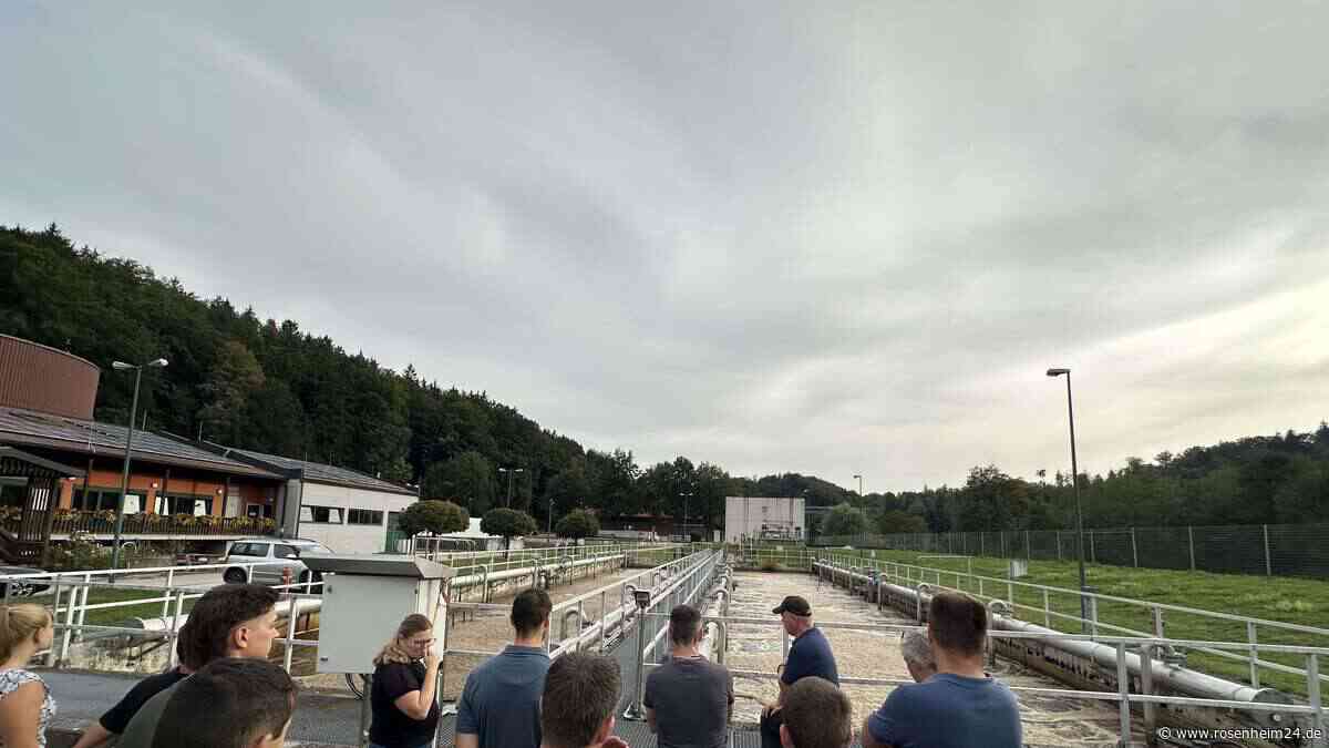 60 Prozent Eigenstrom: Wasserburger Kläranlage beeindruckt Babenshamer Gemeinderäte