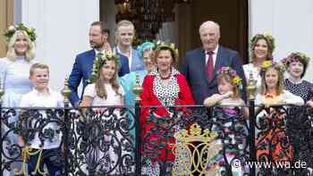 Trotz U-Haft: Norwegisches Königshaus zeigt Marius Borg Høiby auf Trauerfotos für König Harald