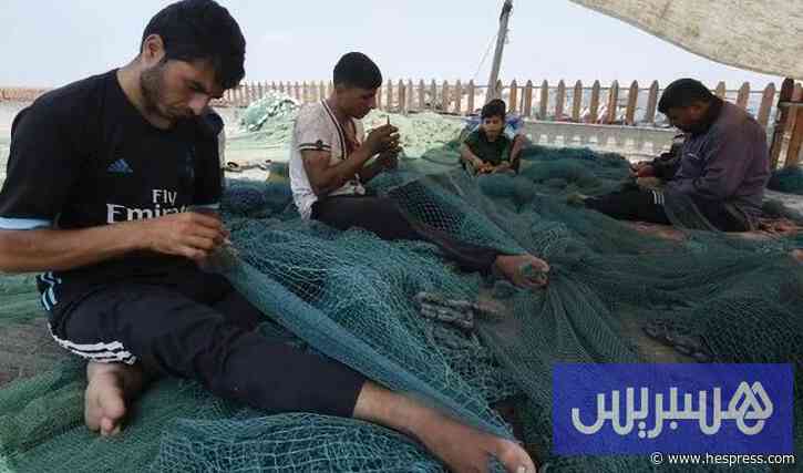 إسرائيل توقف 10 صيادين بقطاع غزة