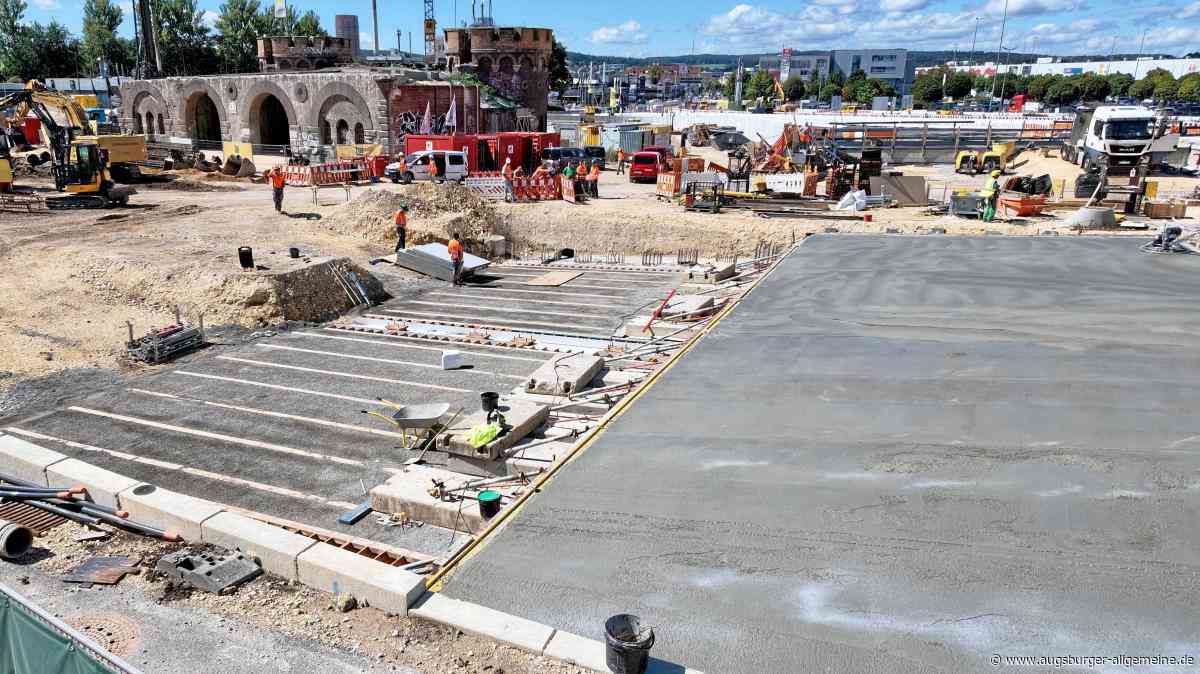 B10-Baustelle: Das erste Stück Tunneldecke am Blaubeurer Tor ist betoniert
